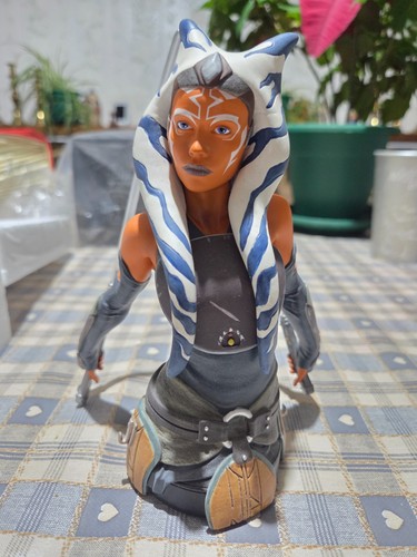 Ahsoka tano mini bust gentle - ahsoka,